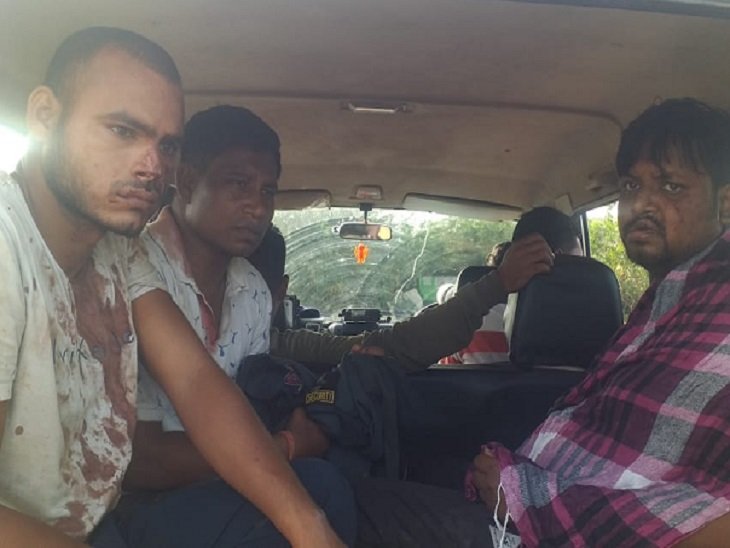 शराब दुकान में 20 लाख की लूट:​​​​​​​ लुटेरों ने गार्डों को रॉड-तलवार से मारा