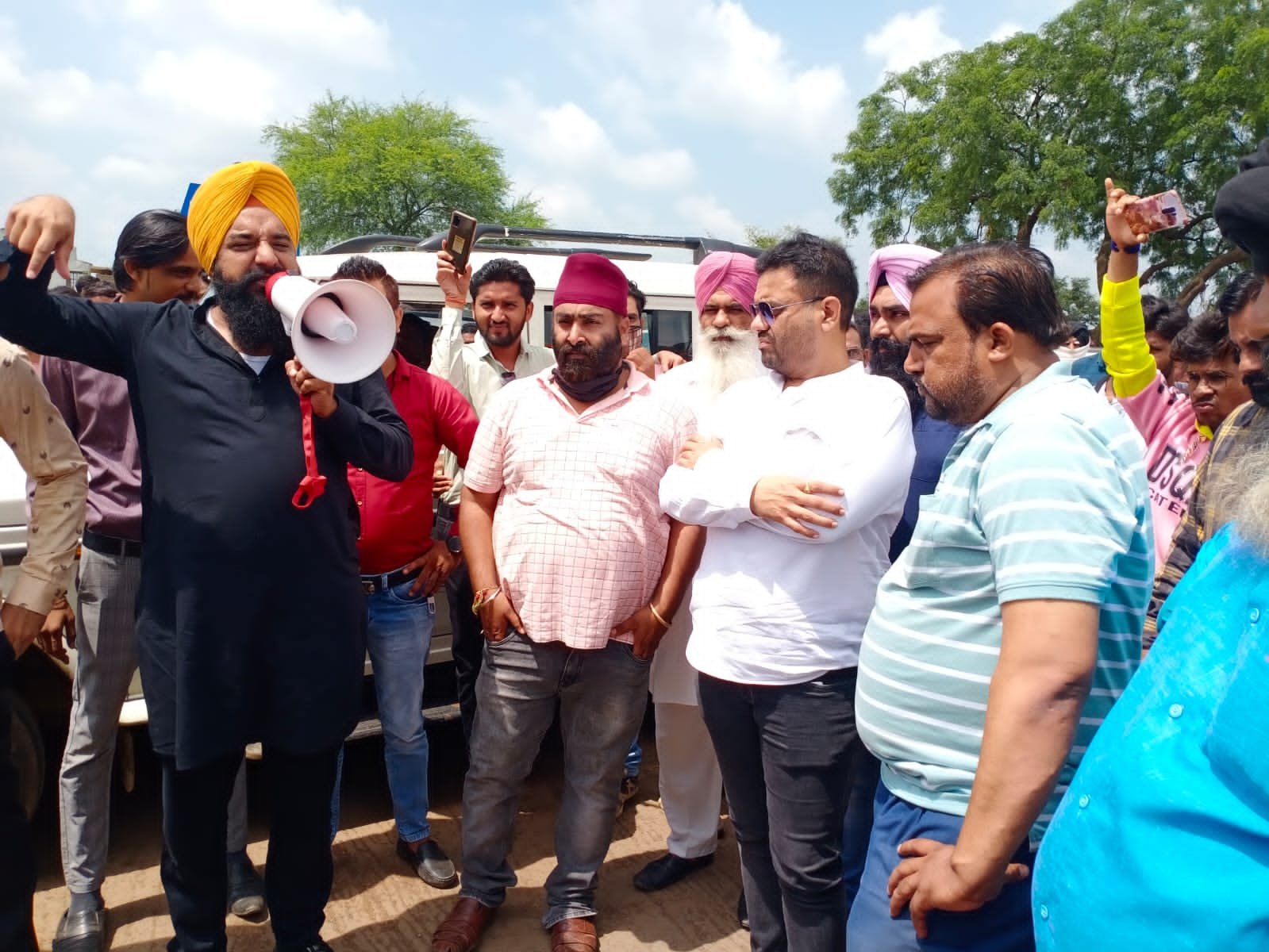 ट्रांसपोर्टर्स की हड़ताल के चलते सीमेंट के दामों में इजाफा