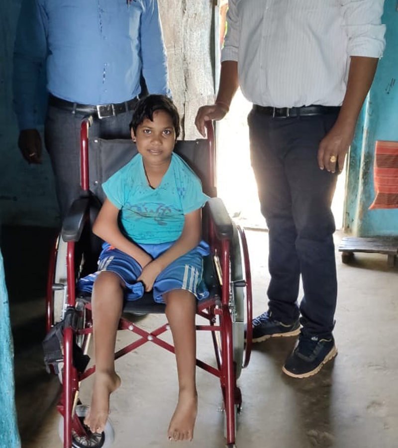 प्रतिभावान दिव्यांग राजेश्वरी को मिली नयी व्हील चेयर