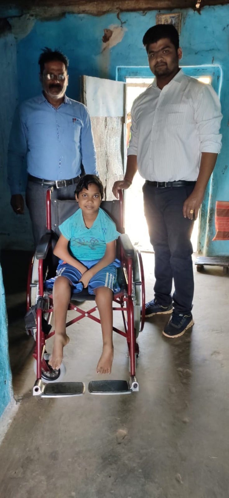 प्रतिभावान दिव्यांग राजेश्वरी को मिली नयी व्हील चेयर