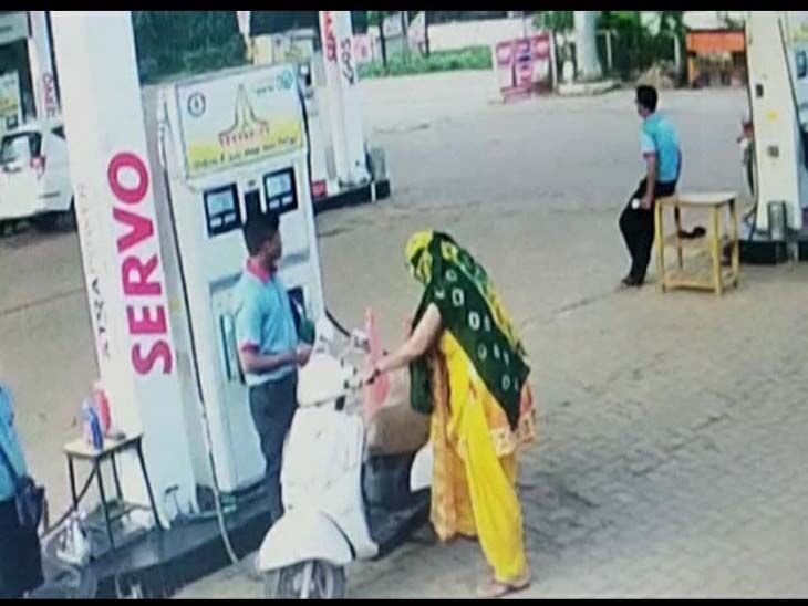 छत्तीसगढ़: पेट्रोल पंप में धोखाधड़ी, महिला ने डलवाया 400 रुपए का पेट्रोल तो कर्मचारी ने डाला मात्र 50 का, फिर