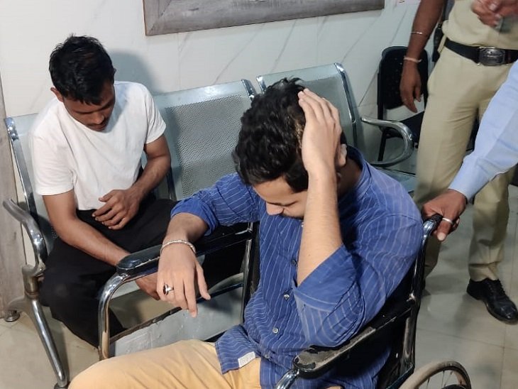 दुर्गा कॉलेज की पार्टी में आए लड़कों ने स्टूडेंट्स को मारा चाकू, दो अस्पताल में भर्ती