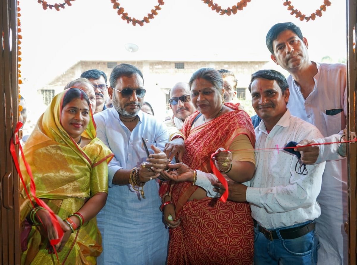 पीएचई मंत्री ने उचित मूल्य की दुकान-सह-गोदाम का किया लोकार्पण