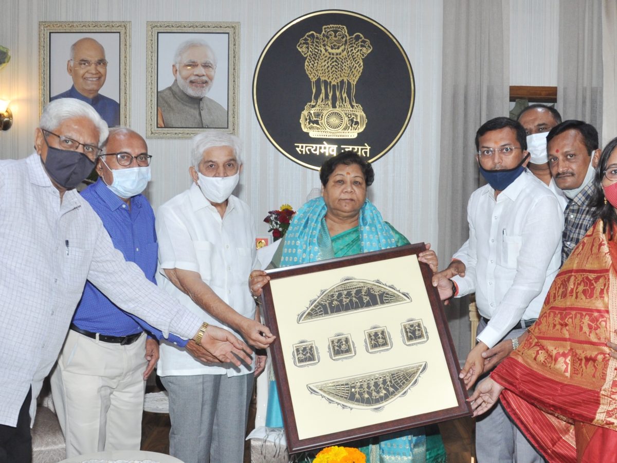 गुजराती समाज के प्रतिनिधिमण्डल ने राज्यपाल को नवरात्रि उत्सव के लिए आमंत्रित किया