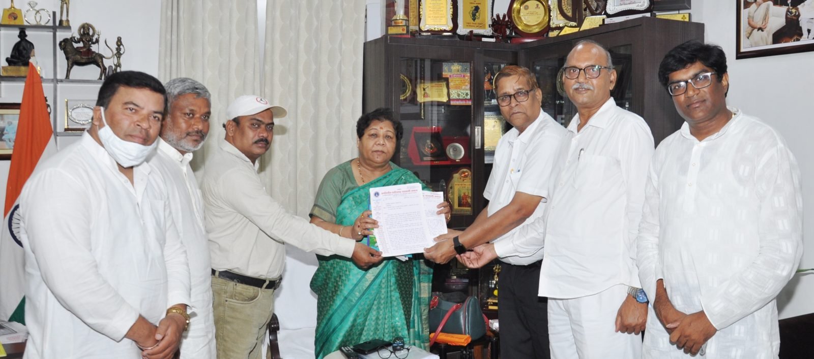 राज्यपाल को प्रगतिशील छत्तीसगढ़ सतनाम समाज के प्रतिनिधिमण्डल ने ज्ञापन सौंपा