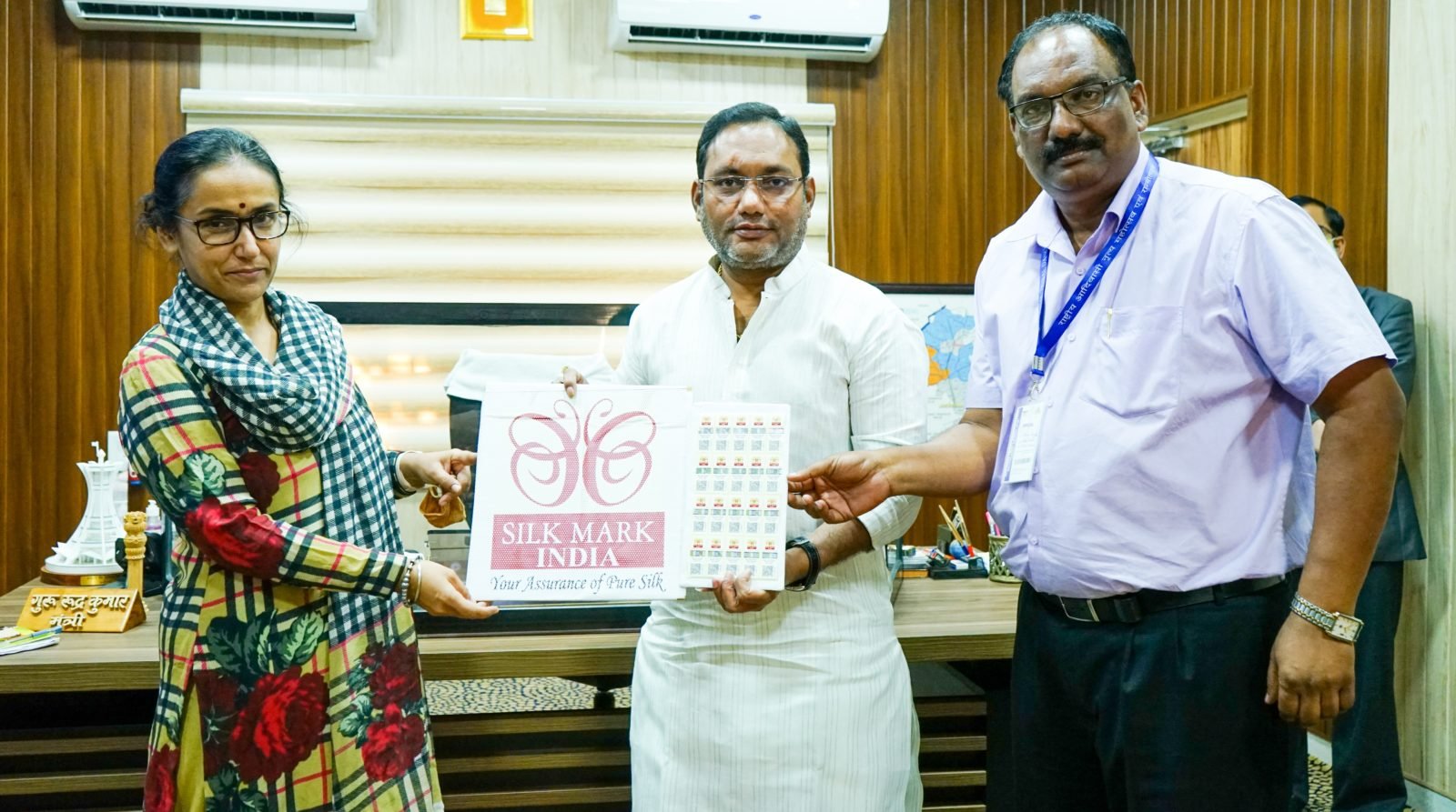 राज्य के कोसा और रेशम वस्त्र में अब रहेगा सिल्क मार्क: मंत्री गुरु रूद्रकुमार