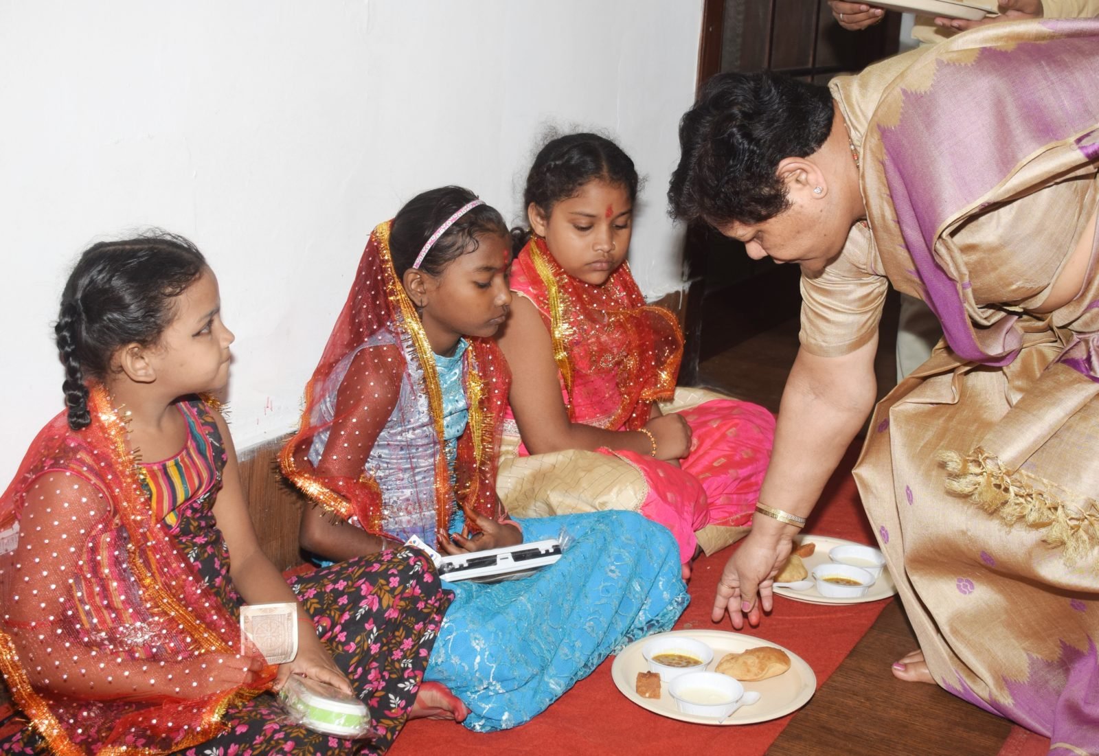 राज्यपाल ने दुर्गा नवमी पर कन्यापूजन किया