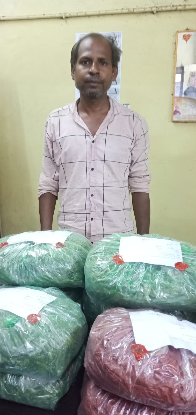 गांजा तस्करी करते कानपुर (उ.प्र.) का अंतर्राज्यीय गांजा तस्कर मोहित कुमार गिरफ्तार