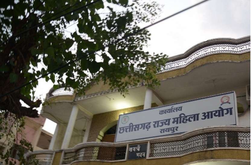 घरेलू हिंसा की शिकायत पर घर तक जांच में पहुंची महिला आयोग की सदस्य