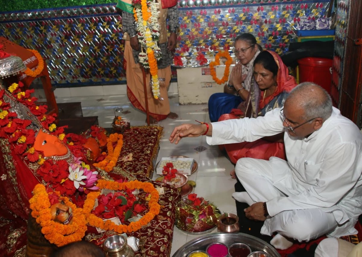 खपरी मढ़ी में आयोजित श्रीमद् देवी भागवत सप्ताह यज्ञ कार्यक्रम में पहुंचे मुख्यमंत्री