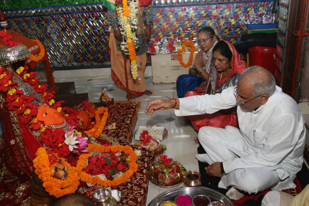 खपरी मढ़ी में आयोजित श्रीमद् देवी भागवत सप्ताह यज्ञ कार्यक्रम में पहुंचे मुख्यमंत्री