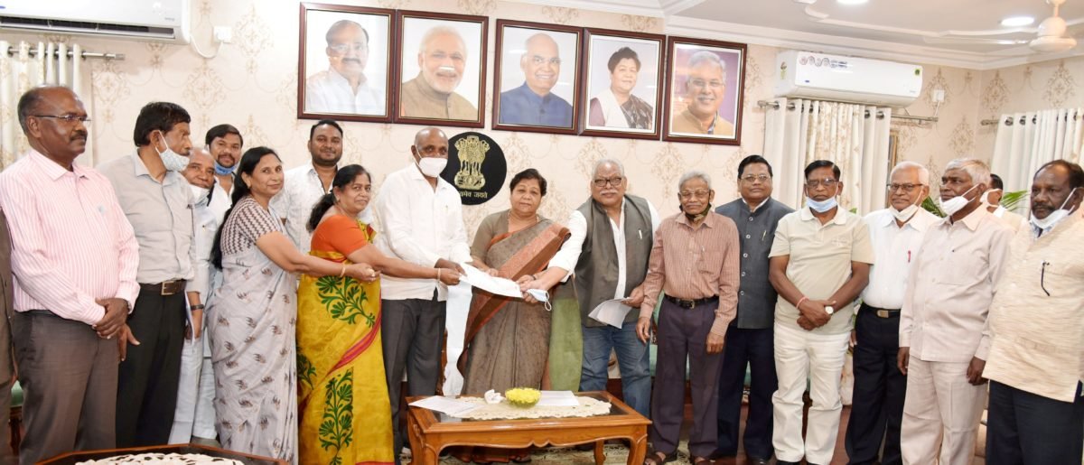 राज्यपाल से छत्तीसगढ़ सर्व आदिवासी समाज के प्रतिनिधिमण्डल ने की भेंट