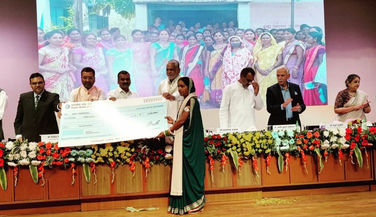 पशुपालक माधुरी जंघेल, तकनीशियन दुलारू राम साहू को मिला राष्ट्रीय गोपाल रत्न पुरस्कार