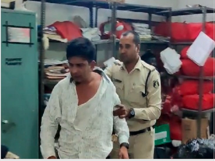 भीड़ में घुसा दी कार: दूसरी गाड़ियों को ठोका, कुछ लोग हुए घायल