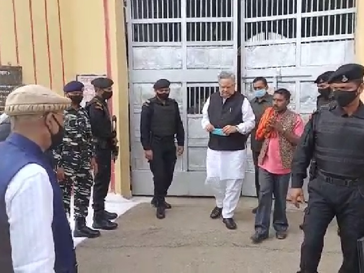 BJP नेता से मिलने जेल पहुंचे पूर्व CM रमन सिंह