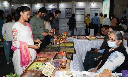 आज के जरूरतों के हिसाब से बनाए गए पाठ्यकर्मों के बढ़ रही युवाओं की रूचि