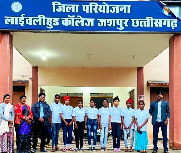 जशपुर जिले की युवतियों को तमिलनाडु की एक कंपनी में मिला रोजगार