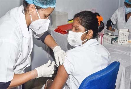 छत्तीसगढ़ में 80 लाख से अधिक लोगों को कोरोना से बचाव के लिए दोनों टीके लगे