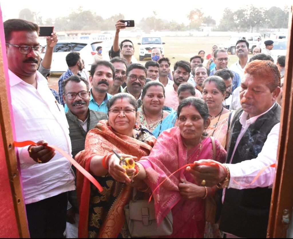 छत्तीसगढ़ हस्तशिल्प विकास बोर्ड के अध्यक्ष ने विभिन्न विकास कार्यों का किया भूमिपूजन