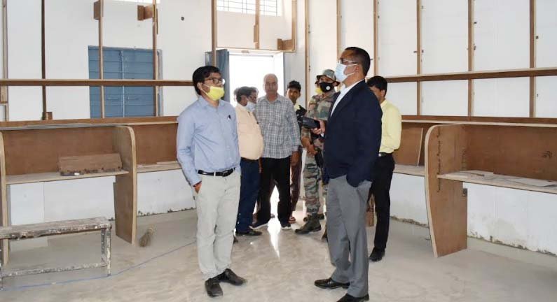 कलेक्टर ने स्वामी आत्मानंद उत्कृष्ट अंग्रेजी माध्यम स्कूल बठेना का किया औचक निरीक्षण