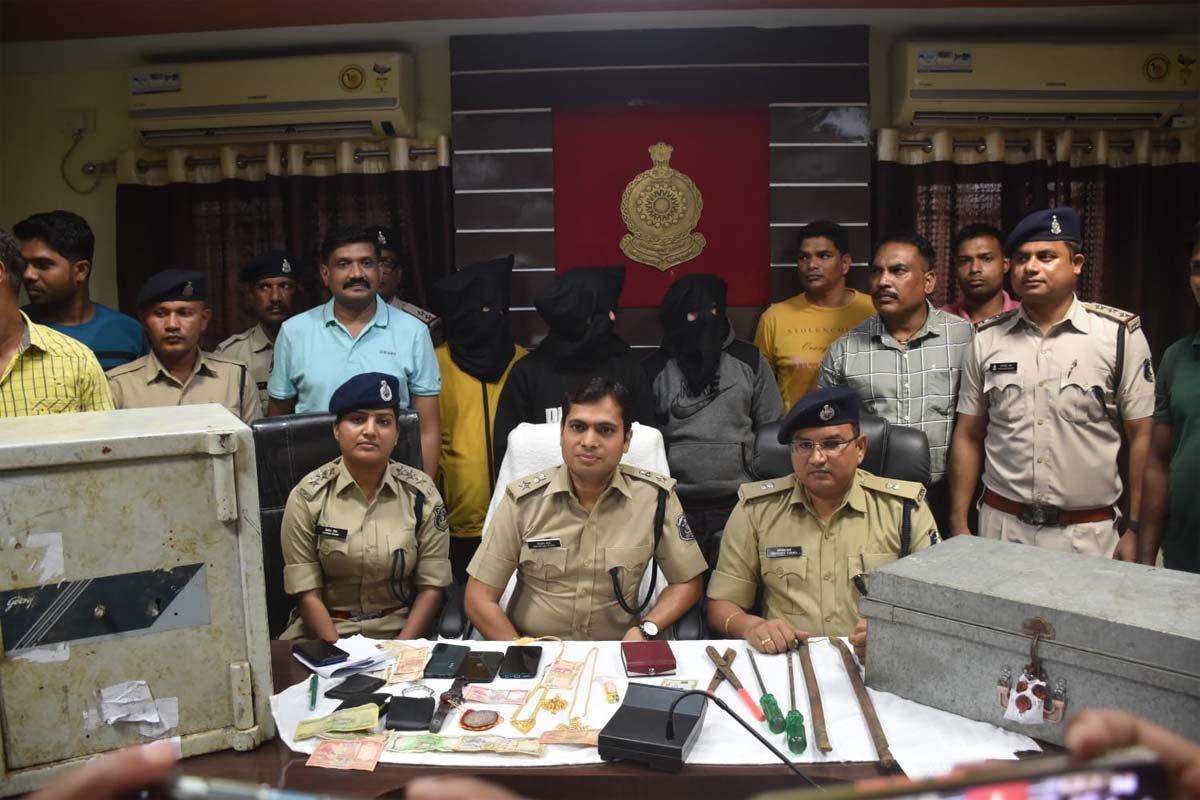 7 लोगों ने मिलकर की थी 30 लाख की चोरी, 3 आरोपी गिरफ्तार