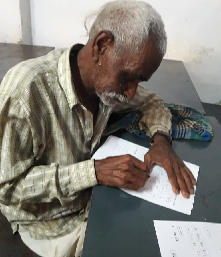 अब पुनः संचालित होगी मोहल्ला साक्षरता कक्षा, पढेंगे असाक्षर