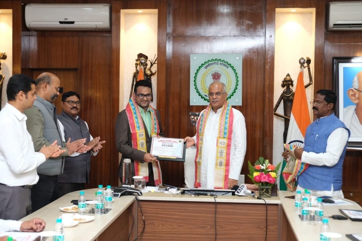 छत्तीसगढ़ी भाषा, संस्कृति को आगे बढ़ाने में साहित्यकारों-भाषाविदों का महत्वपूर्ण योगदान