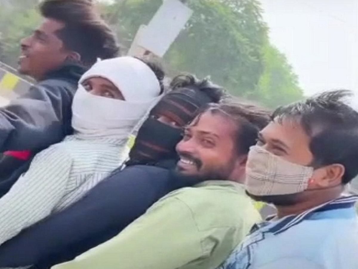 बाइक के टैंक पर बैठा और पीछे 4 दोस्तों को भी लादा, 6 हजार 800 का कटा चालान