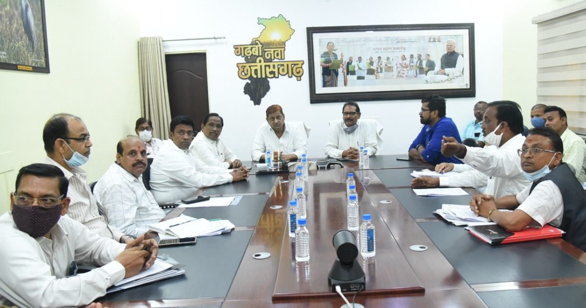 छत्तीसगढ़ सहकारी समिति कर्मचारी संघ द्वारा हड़ताल समाप्त