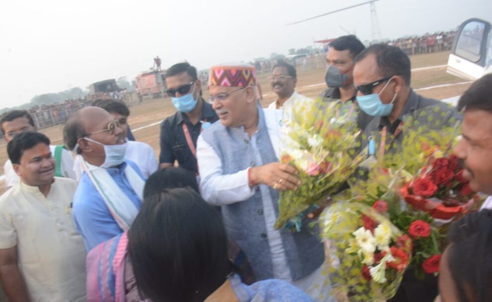 मुख्यमंत्री भूपेश बघेल का मालखरौदा के ग्राम भाटा में आत्मीय स्वागत
