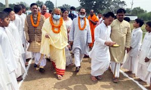 संस्कृत शिक्षक प्रशिक्षण शिविर में शिक्षा मंत्री के साथ उपस्थित हुए महंत