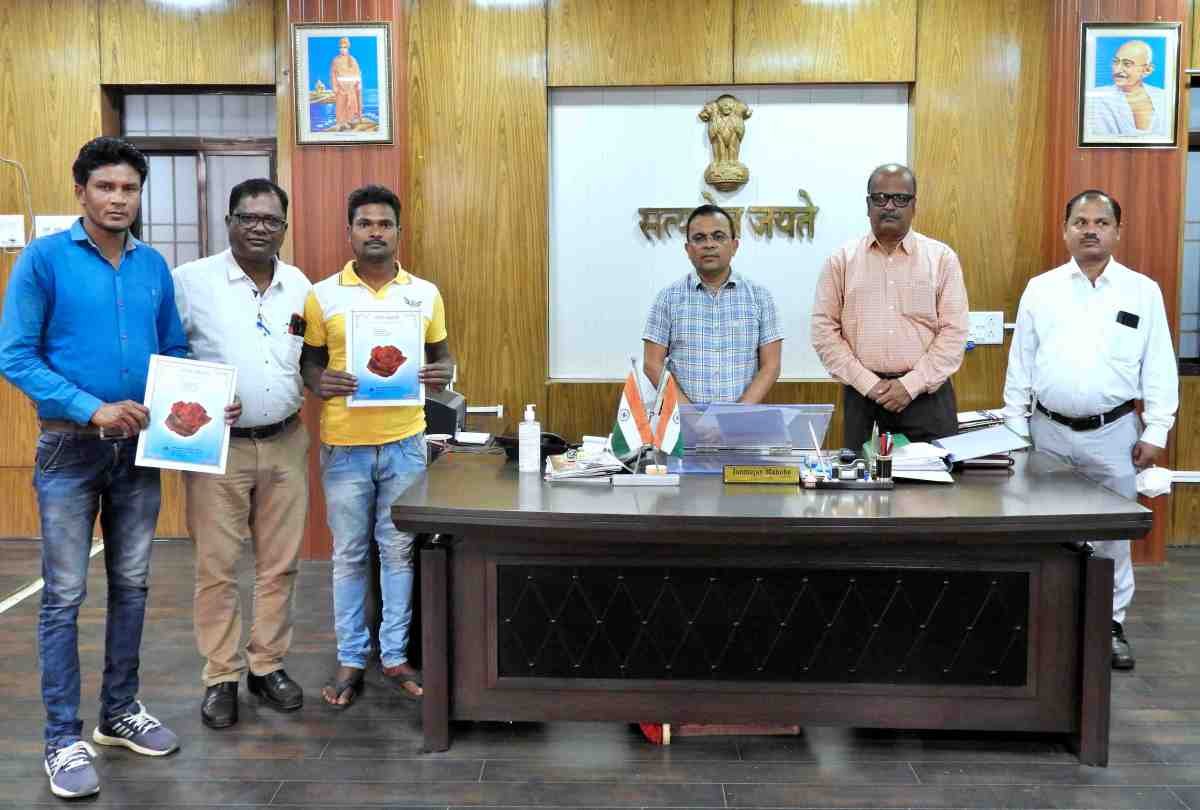 विस्थापित परिवार के दो युवकों को बीएसपी में मिली नौकरी