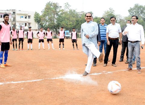स्कूल शिक्षा मंत्री ने किया स्वामी आत्मानंद अंग्रेजी स्कूलों के बच्चों की दो दिवसीय राज्य स्तरीय खेल कूद स्पर्धा का शुभारंभ