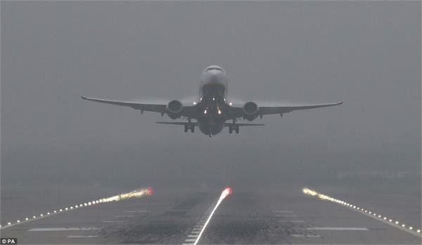 कोहरे के कारण लैंड नहीं हुई 4 फ्लाइट
