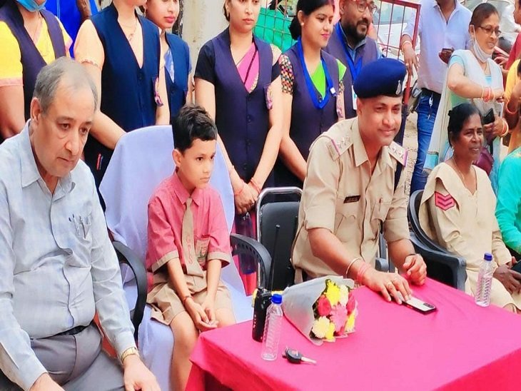 6 साल का बच्चा बना एक दिन का थानेदार