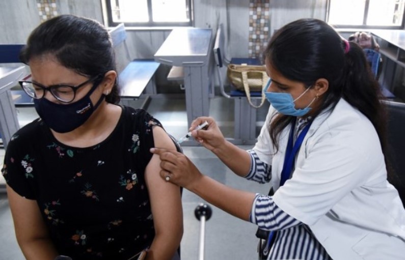 प्रदेश में 84 प्रतिशत लोगों को लग चुका है कोरोना का पहला टीका