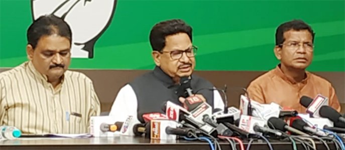 महंगाई के लिए मोदी सरकार जिम्मेदार, जीएसटी और नोटबंदी का दिख रहा असर