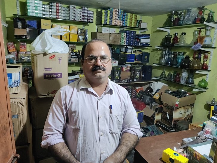 हुक्का: 3 कमरों में छिपा रखा था 50 लाख का सामान, कारोबारी गिरफ्तार