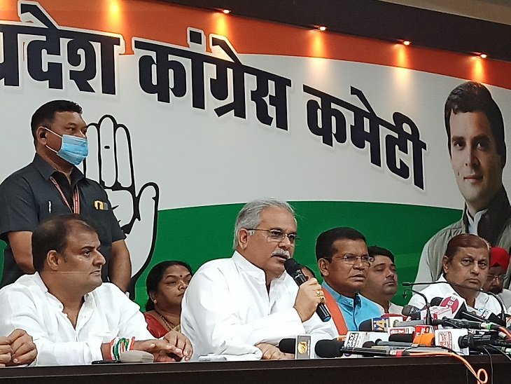 छत्तीसगढ़ में 10 लाख सदस्य बनाएगी कांग्रेस, सीएम ने विनोद वर्मा को पहला सदस्य बनाया