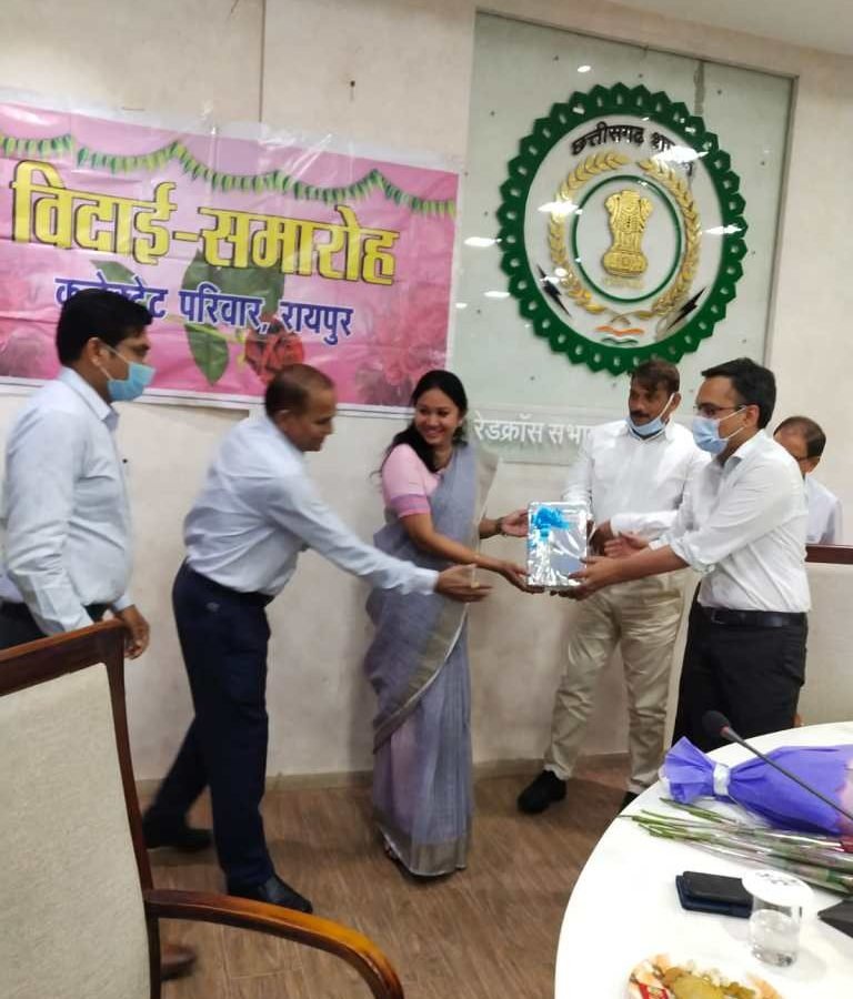 अपर कलेक्टर पद्मिनी भोई को दी गई भावभीनी विदाई