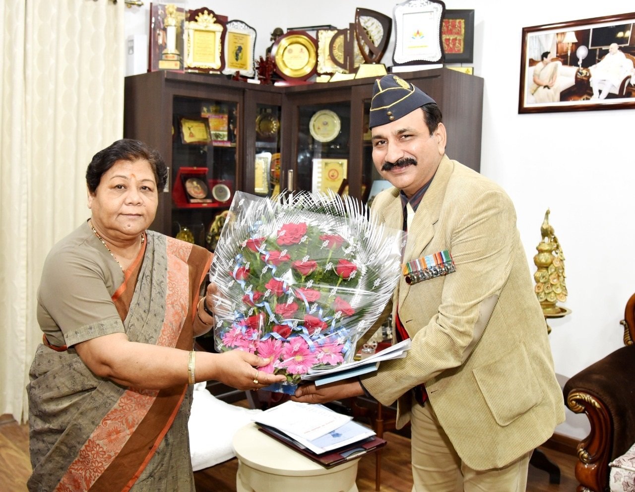 राज्यपाल से सैनिक कल्याण छत्तीसगढ़ के संचालक ने की भेंट