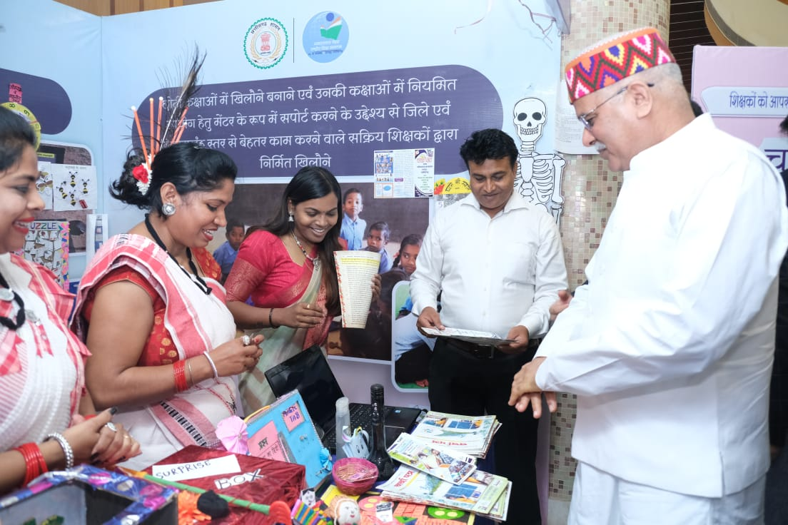 मुख्यमंत्री ने किया शिक्षा के क्षेत्र में नवाचारों की प्रदर्शनी का अवलोकन