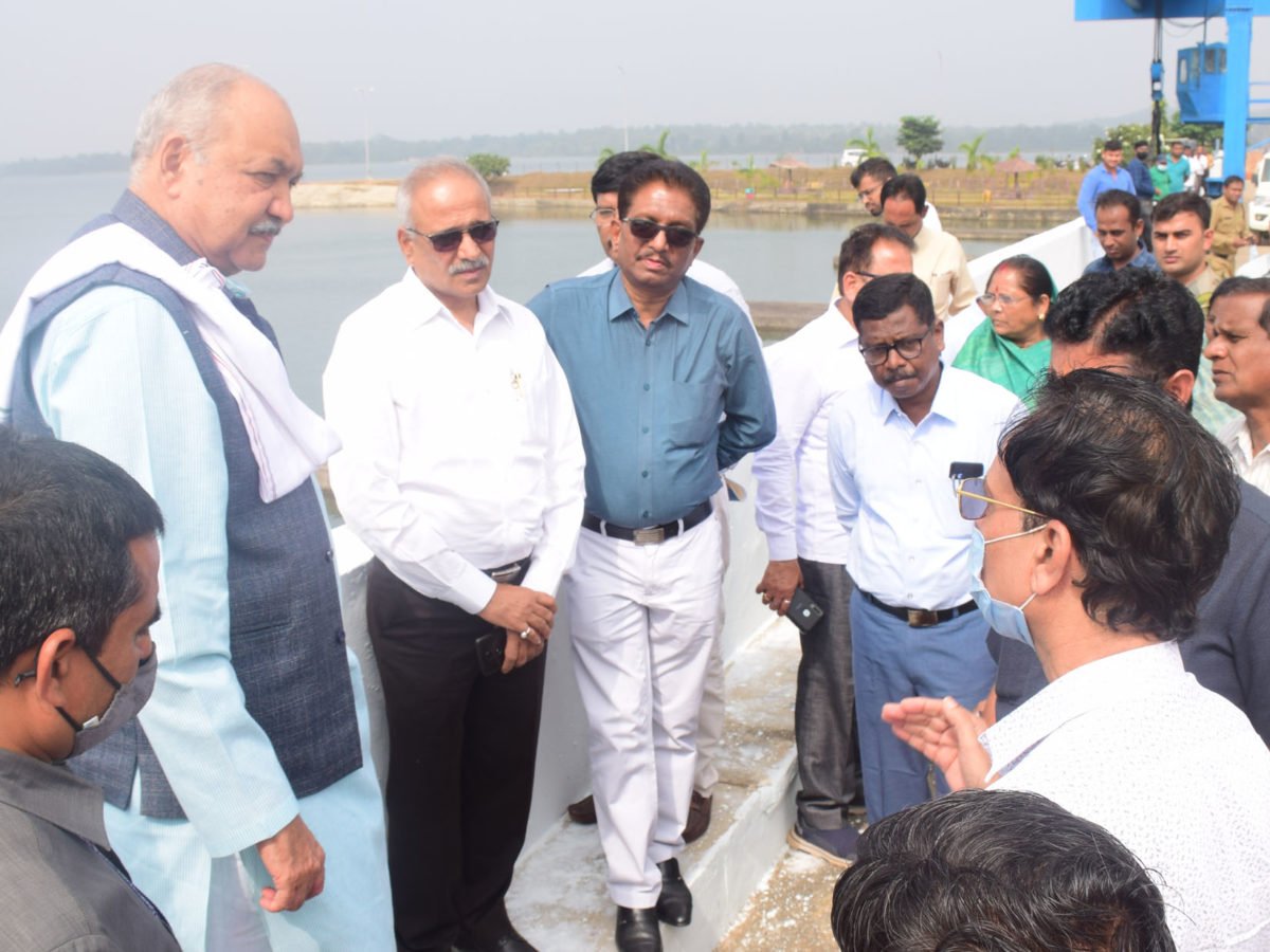 मंत्री चौबे ने किया मोंगरा बैराज का मुआयना