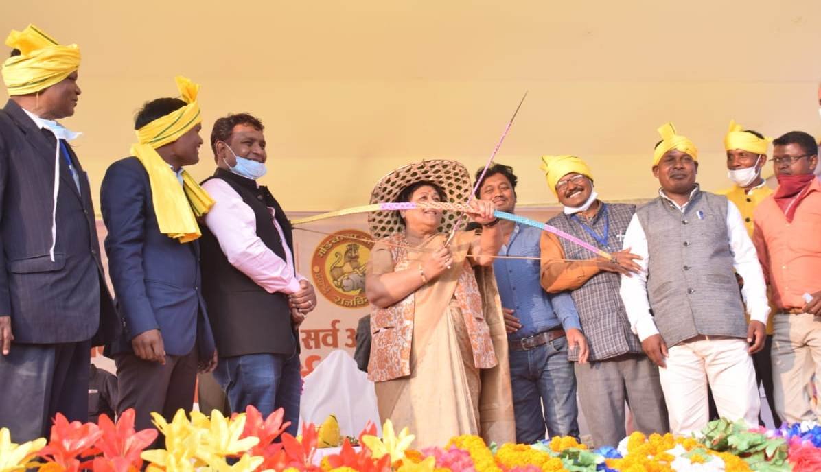 आदिवासी समाज शिक्षित और जागरूक होकर शासकीय योजनाओं का लाभ लें