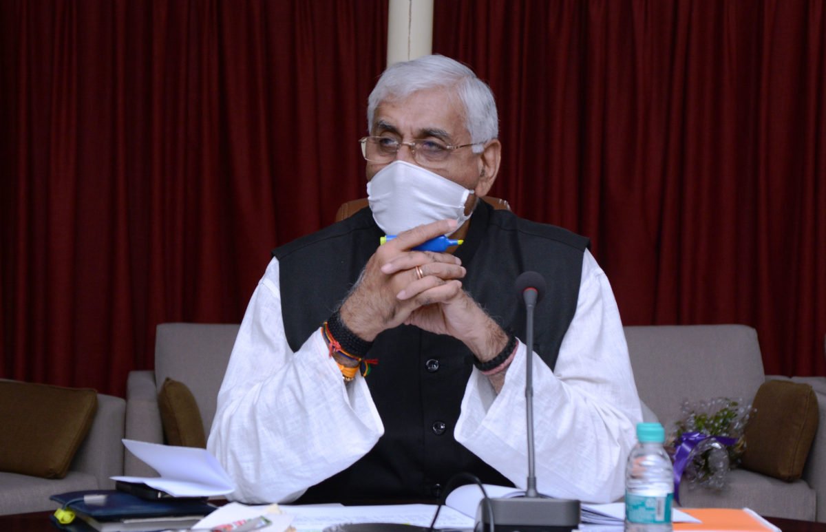 स्वास्थ्य मंत्री एड्स नियंत्रण समिति की बैठक में हुए शामिल