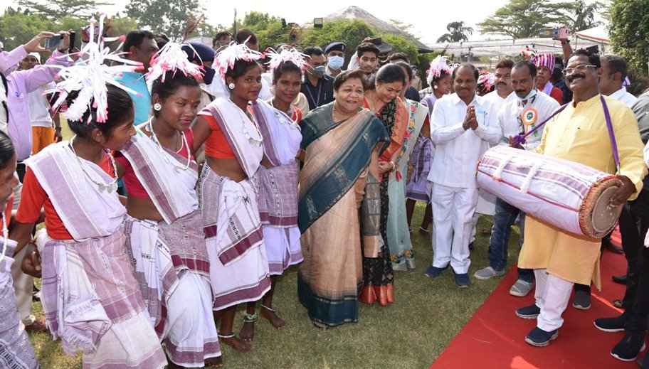 आदिवासी अपने अधिकारों के लिए जागरूक और संगठित हों : सुश्री उइके D