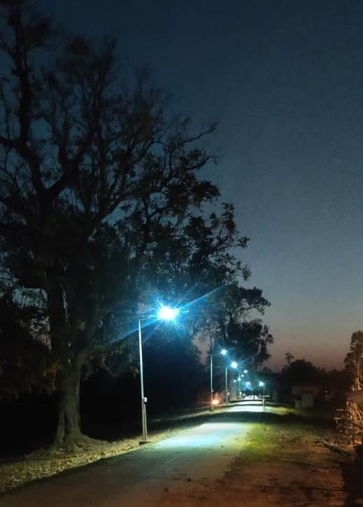 सोलर लाईटों से जिले के गांव हो रहे रोशन