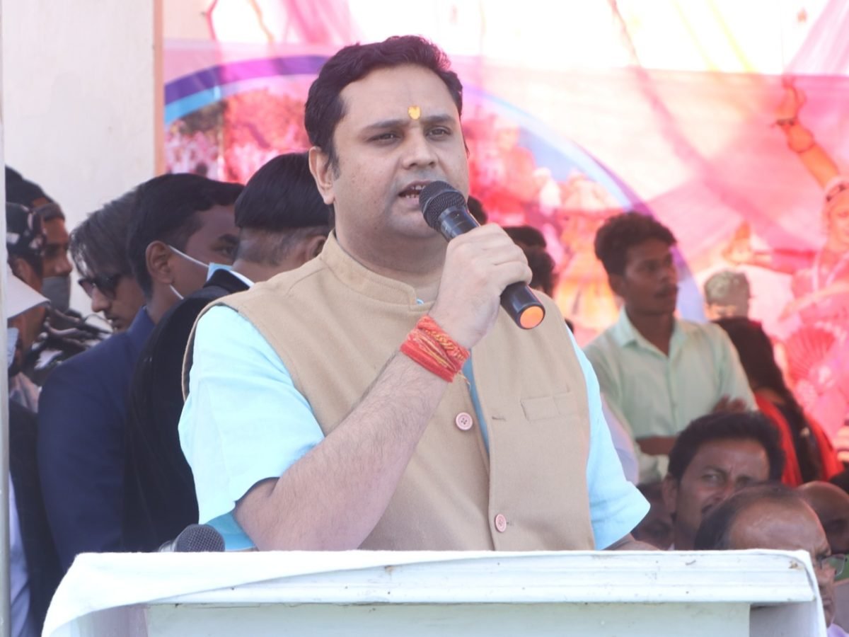 खेल एवं युवा कल्याण मंत्री उमेश पटेल युवा उत्सव समापन कार्यक्रम में हुए शामिल