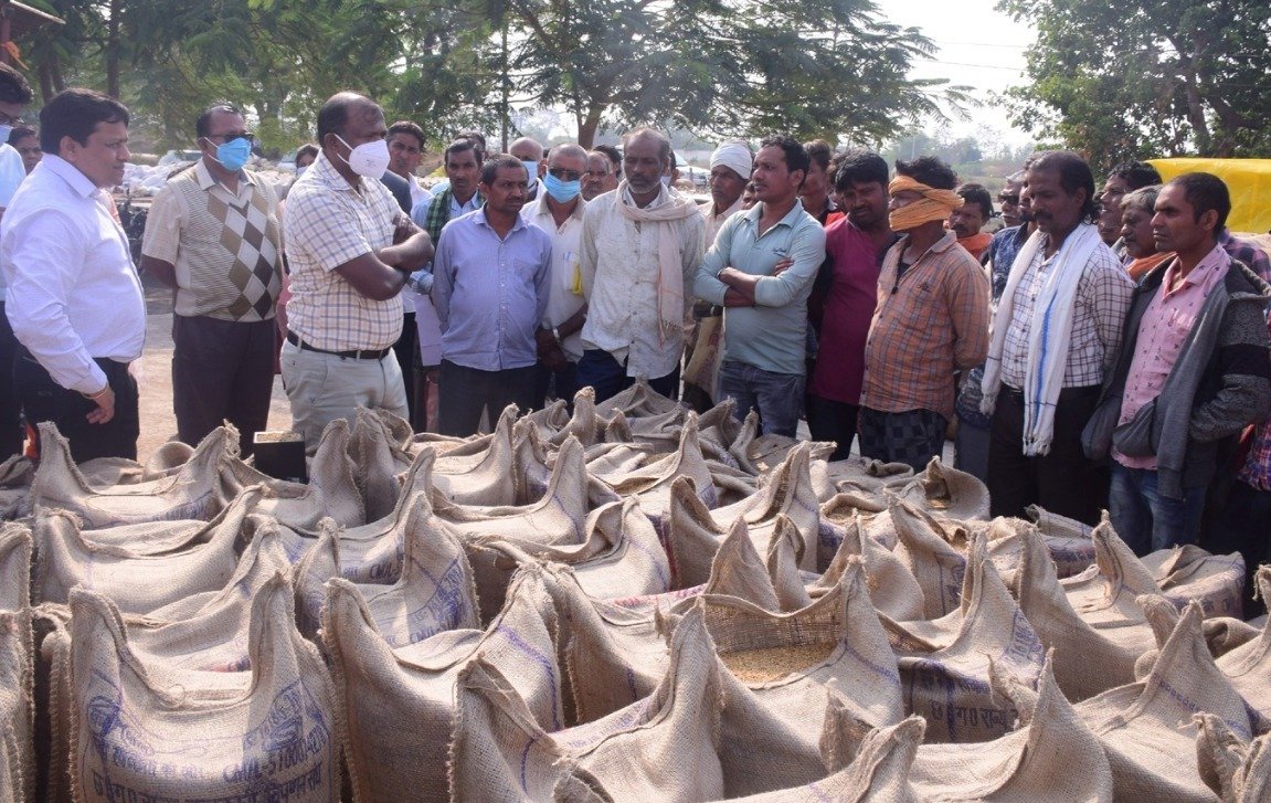 वन अधिकार पट्टाधारी बैगा जनजाति के किसान भी समर्थन मूल्य पर बेच रहे धान