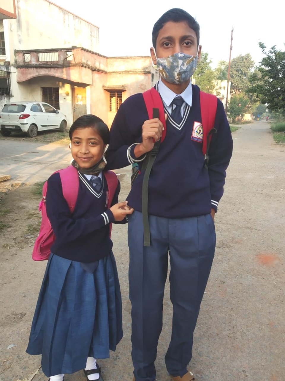 स्वामी आत्मानंद उत्कृष्ट अंग्रेजी माध्यम स्कूल में पढ़़ कर गढ़ रहे अपना भविष्य